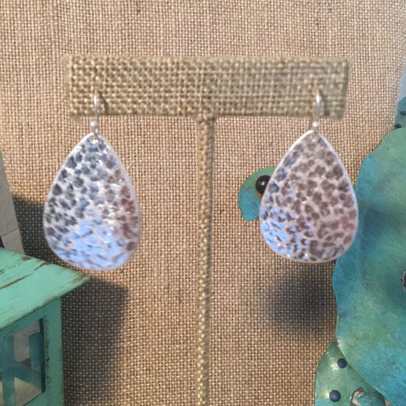 RESTOCKED! Hammered Silver drop earrings - Picture 4 of 6